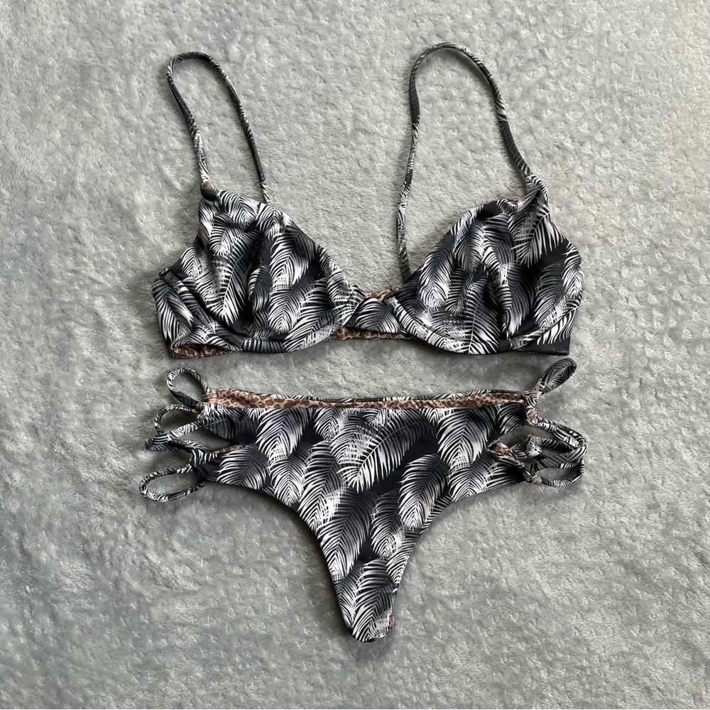 Acacia set manhattan top small and kauai bottoms petite in night palm